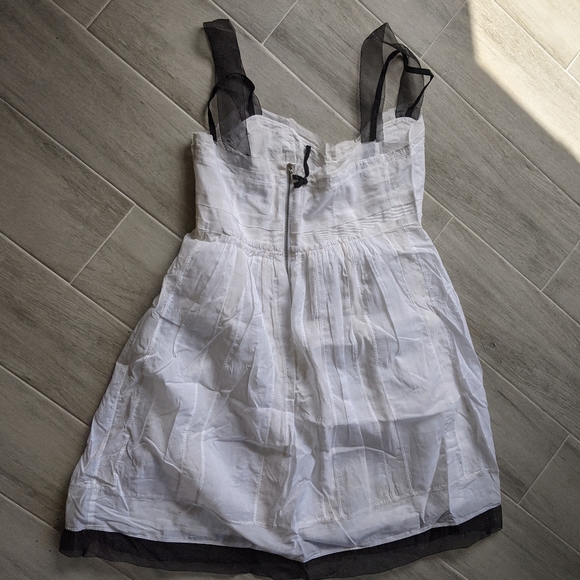 Loft Dress - Picture 3 of 3